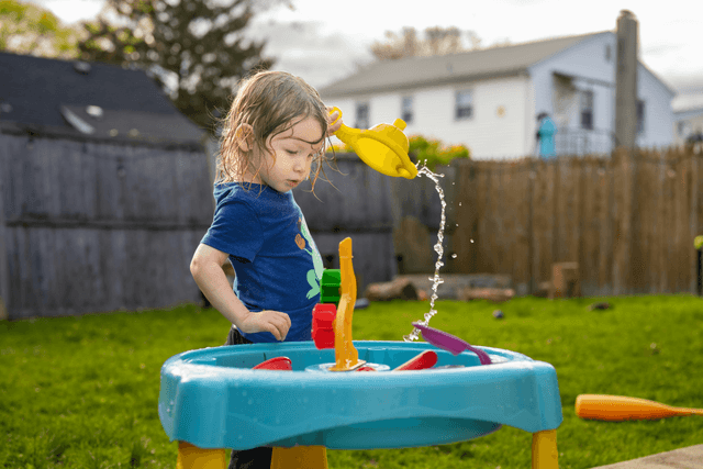 Before changing the water play, watch what children are working out